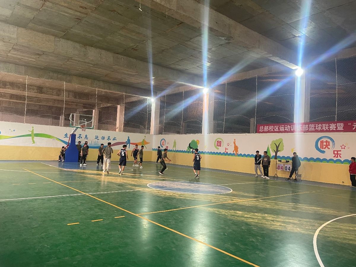 康展职教｜「总部校区」篮球比赛庆元旦 学生健身迎新年